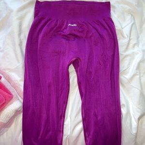 Bo+Tee Purple scrunch butt leggings size L